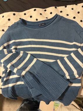 GAP sweater